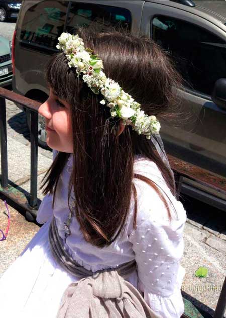 Elvira con su Corona de Flores