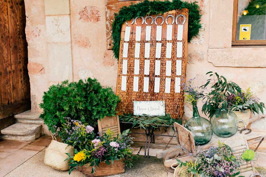 Seating de Boda decorado con Flores Blumenaria